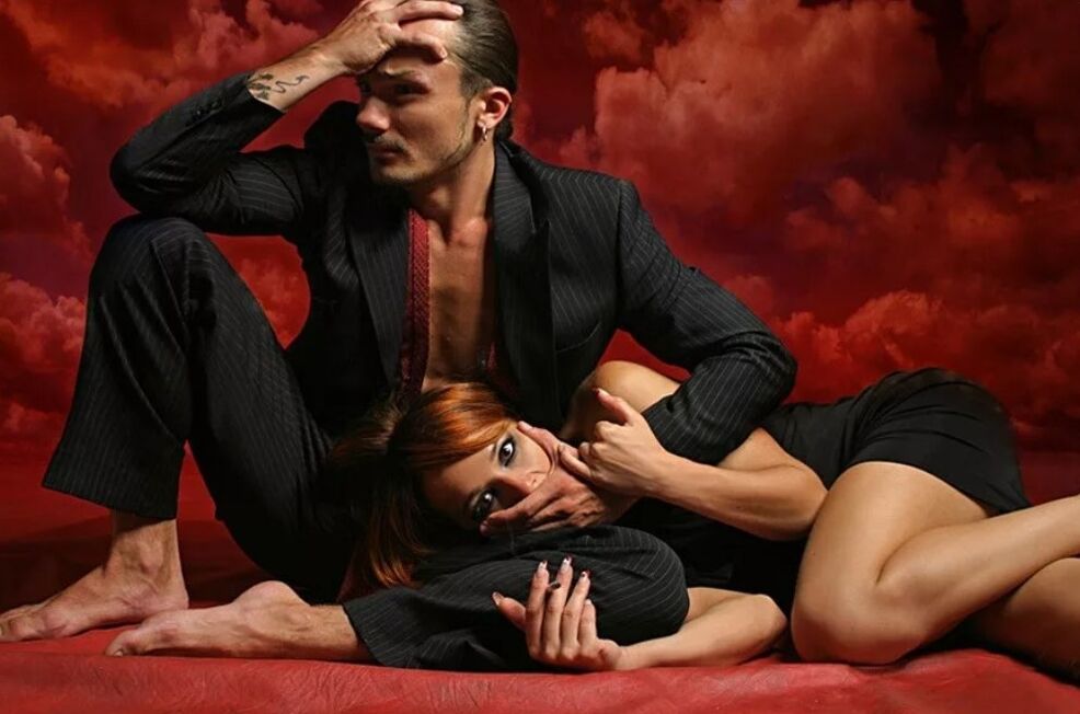 Naine püüab veenda meest G-punkti masseerima