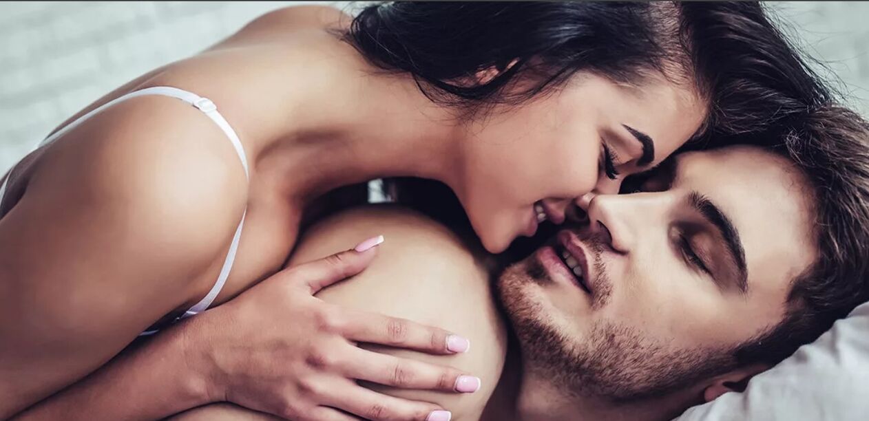 Tüdruk stimuleerib oma mehe G-punkti